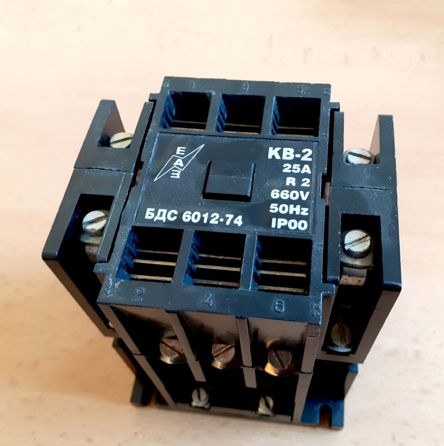 Stykač typ KB-2; 400V; 25A; 42V